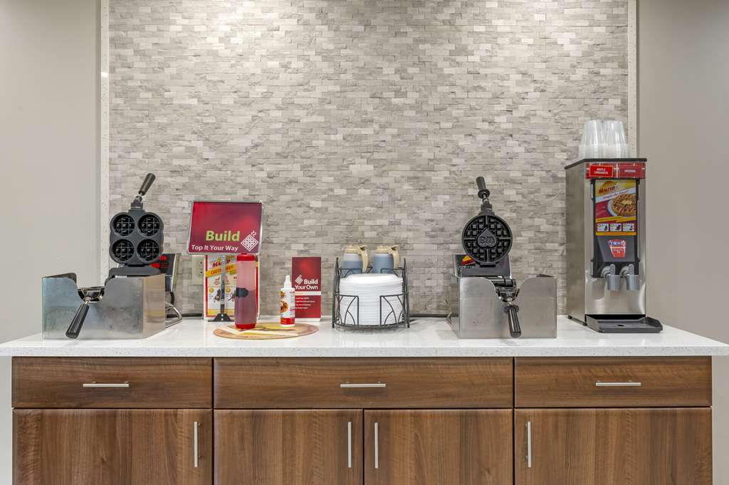 Best Western Plus Lafayette Hotel University Area - photo 39