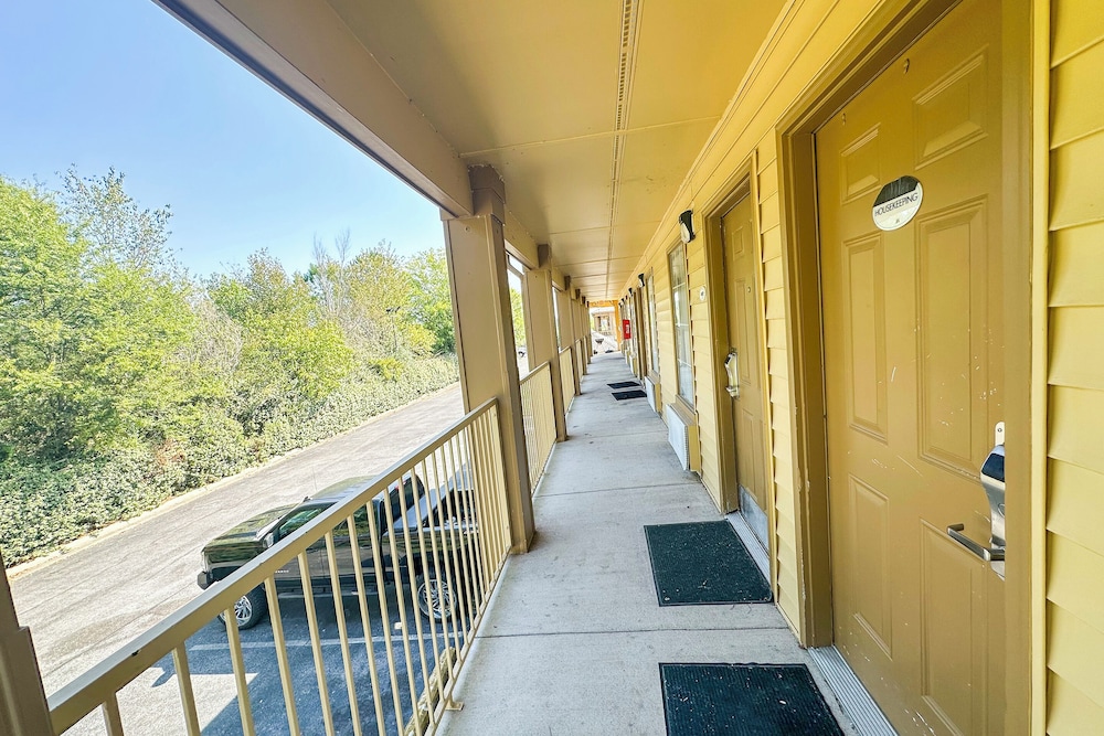 Bonita Lakes Inn by Capital O Meridian I20 - photo 96