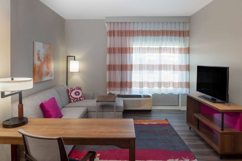 La Quinta Inn & Suites by Wyndham Greensboro Arpt High Point - photo 13