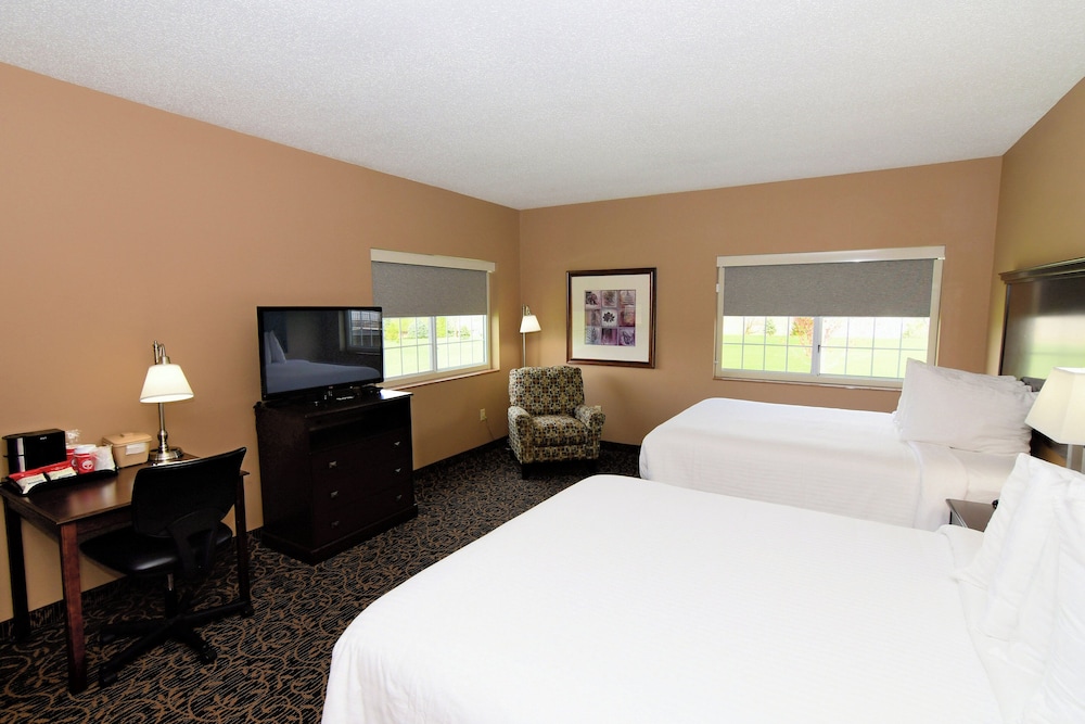 Cobblestone Inn & Suites Denison Majestic Hills - photo 13