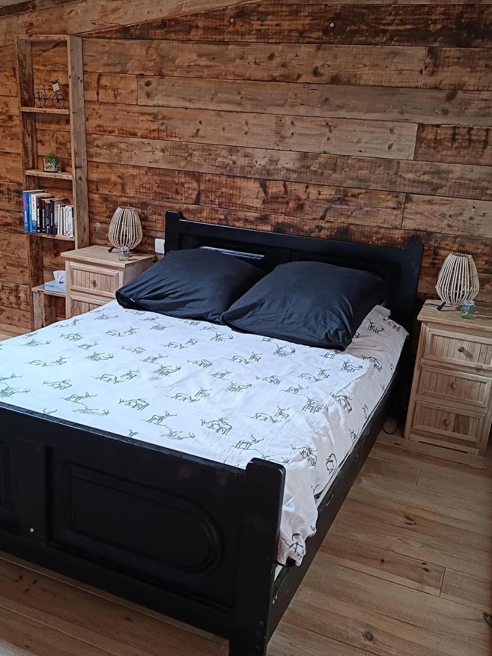 Le P'tit Nid : Mini loft pour 2 à 4 personnes — hotel in Tellin