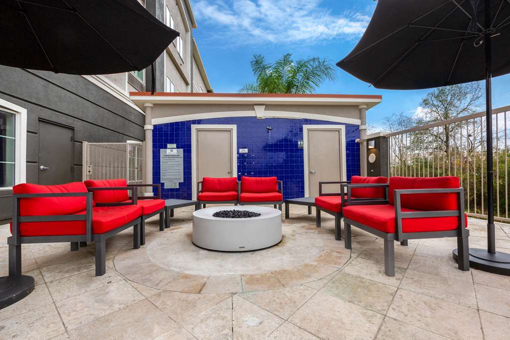 La Quinta Inn & Suites by Wyndham Alvin - photo 46