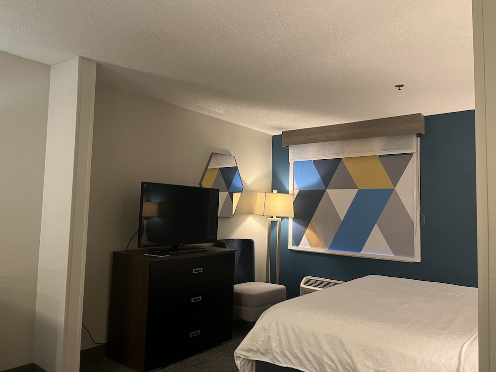Holiday Inn Express Hotel & Suites St. Paul Woodbury by IHG - photo 23