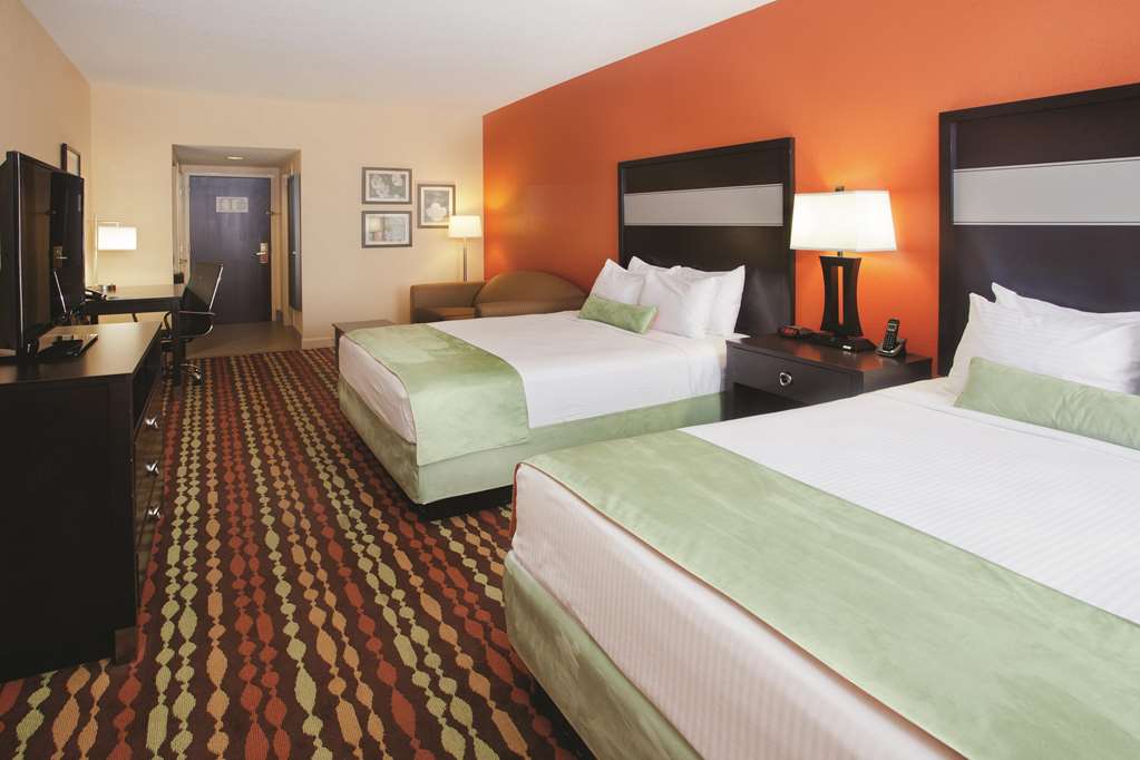 La Quinta Inn & Suites by Wyndham Florence - photo 14