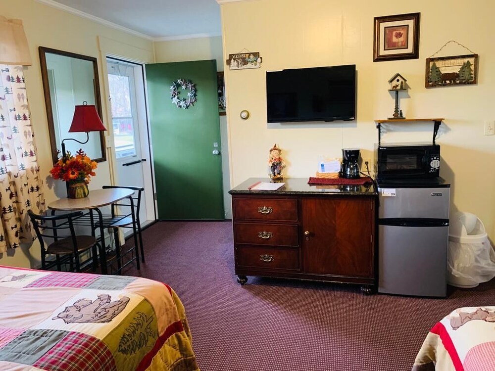 Carroll Motel & Cottages - photo 62