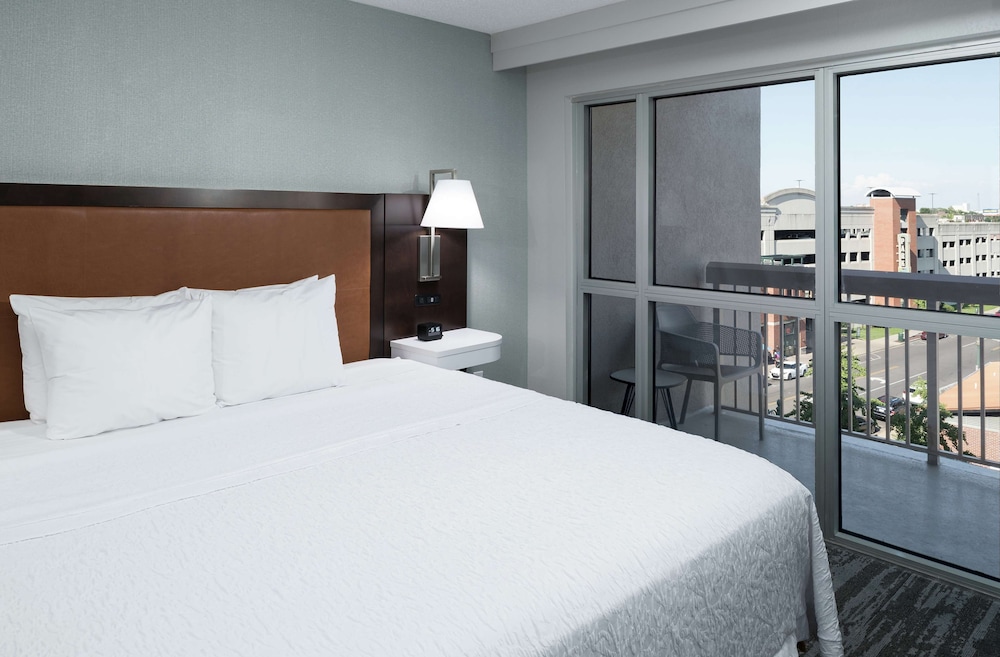 Hampton Inn & Suites Memphis Beale Street - photo 23