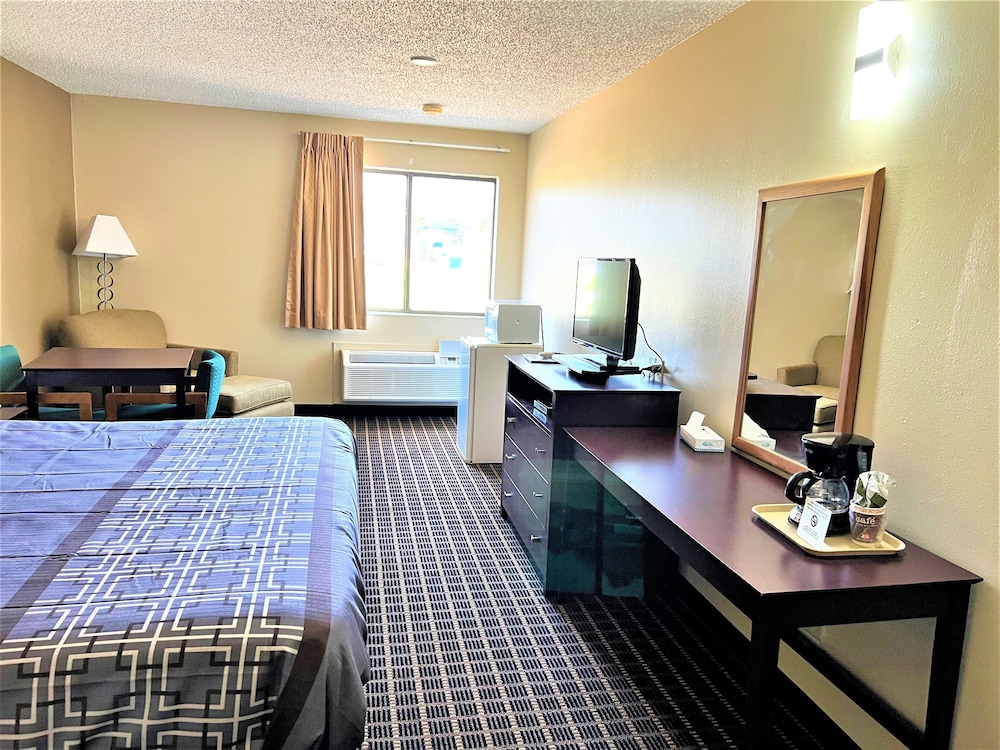 Designer Inn & Suites - photo 30