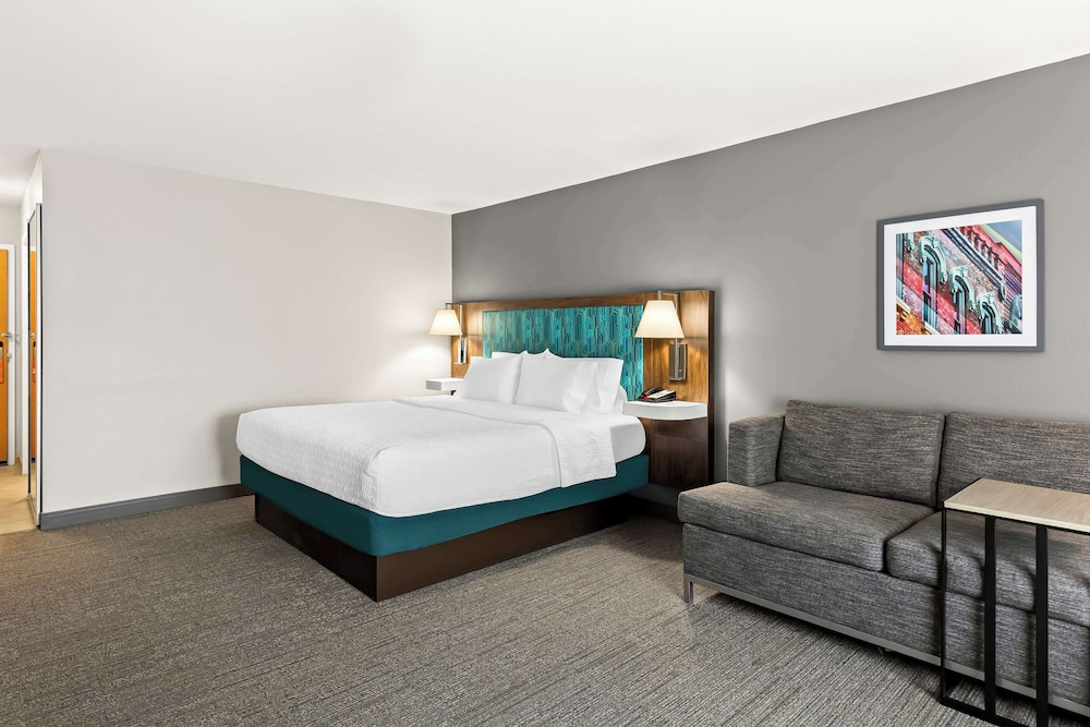 Hampton Inn & Suites Canton - photo 7