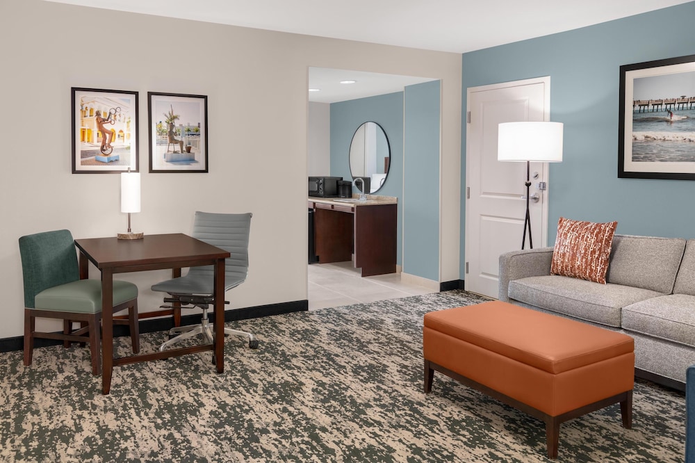 Embassy Suites by Hilton Fort Myers Estero - photo 18