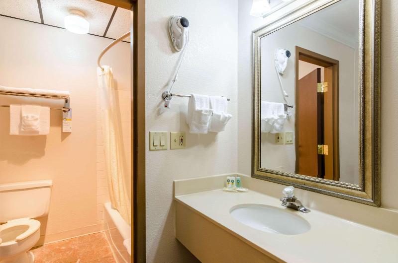 Quality Inn & Suites Salina West - photo 20