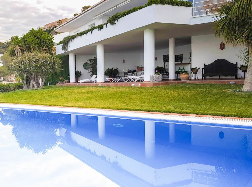 Chezmoihomes Villa el Horizonte — 4-Star Luxury Hotel in Almunecar, Spain