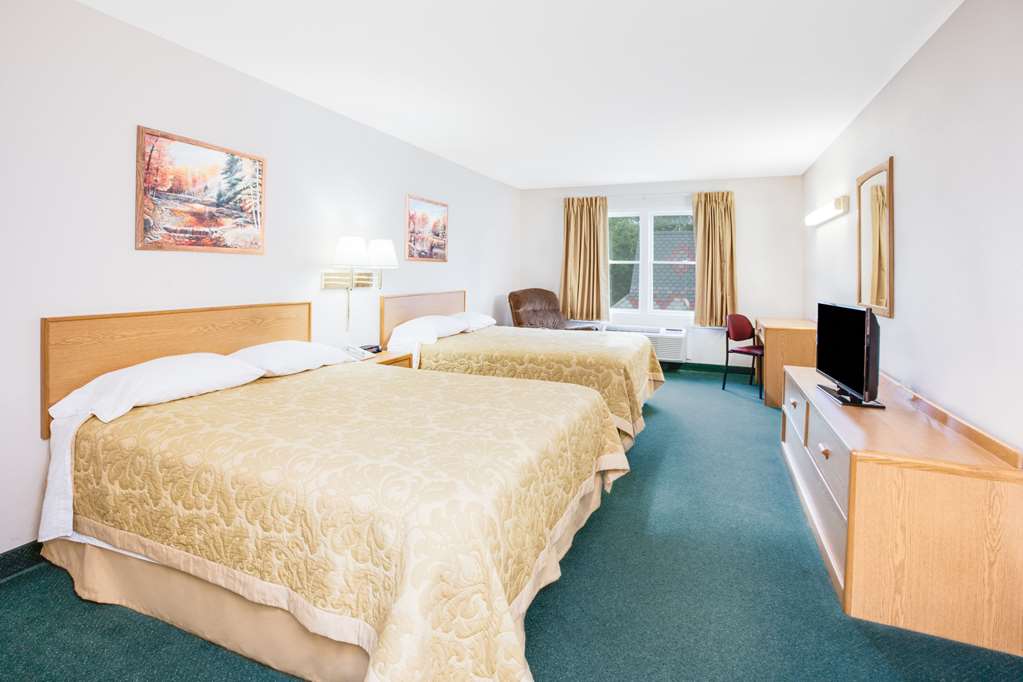 Super 8 by Wyndham Brooklyn - photo 10