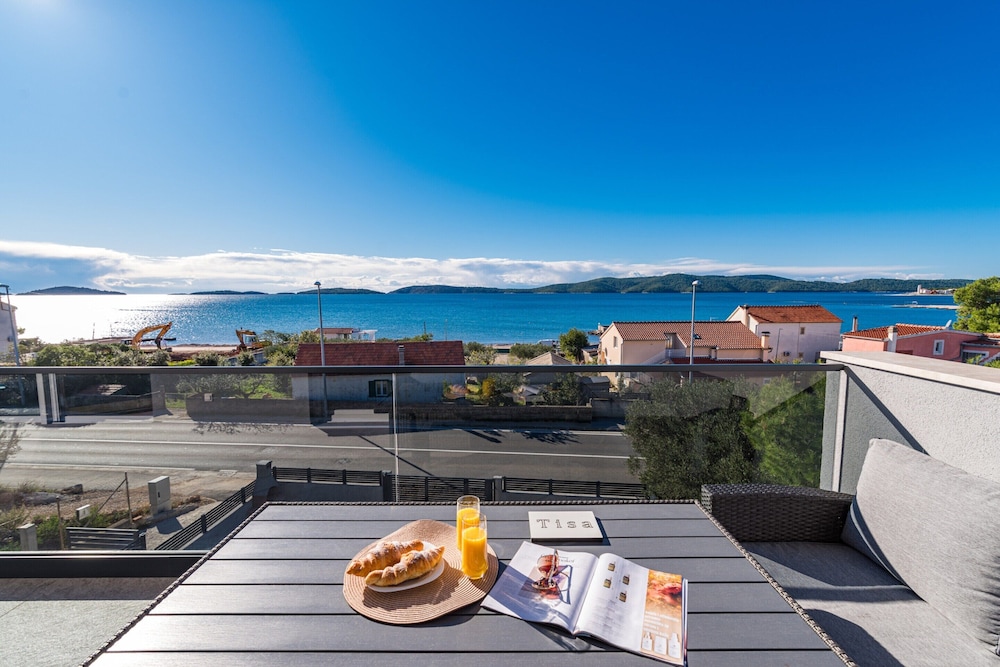 Luxury Apartment Tisa — 4-Star Luxury Hotel in Brodarica, Croatia