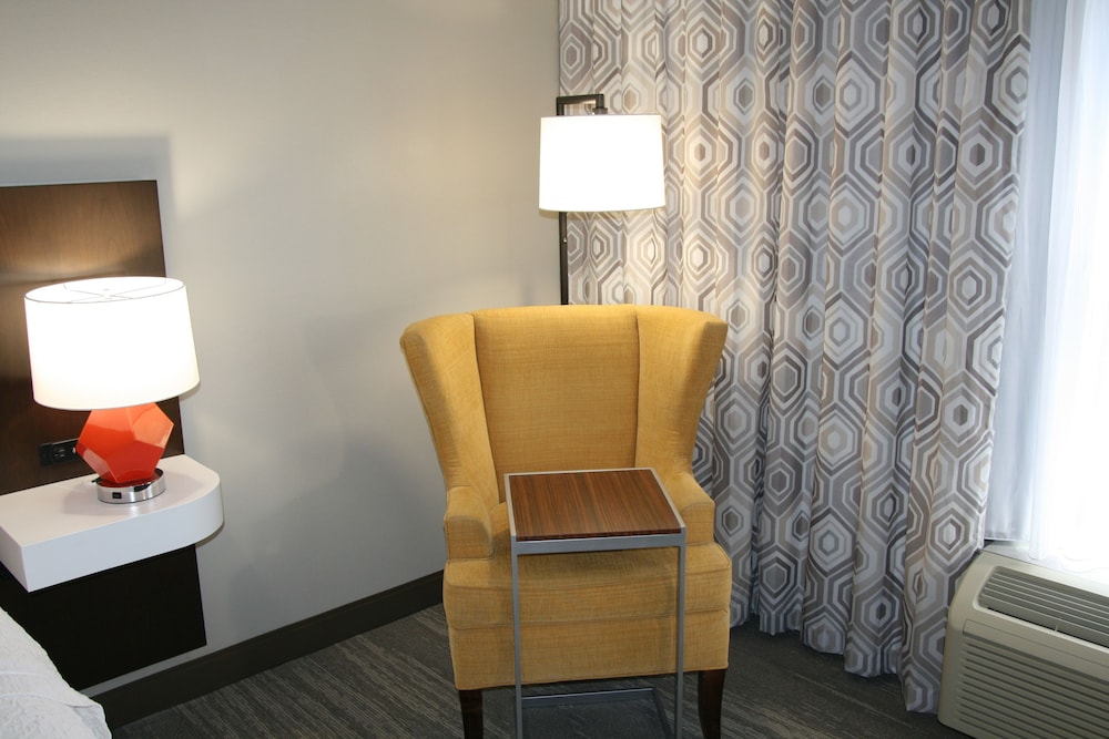 Hampton Inn & Suites Concord Charlotte - photo 11
