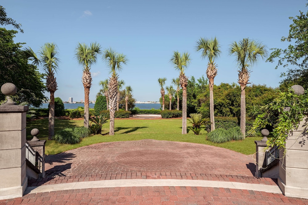 Embassy Suites by Hilton Charleston Harbor Mt. Pleasant - photo 35