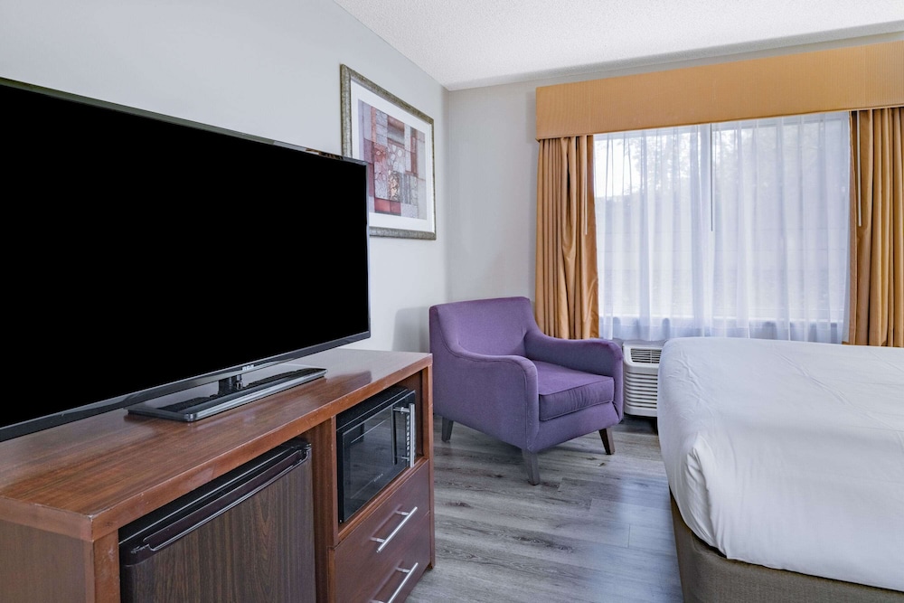 Baymont by Wyndham Gurnee - photo 14