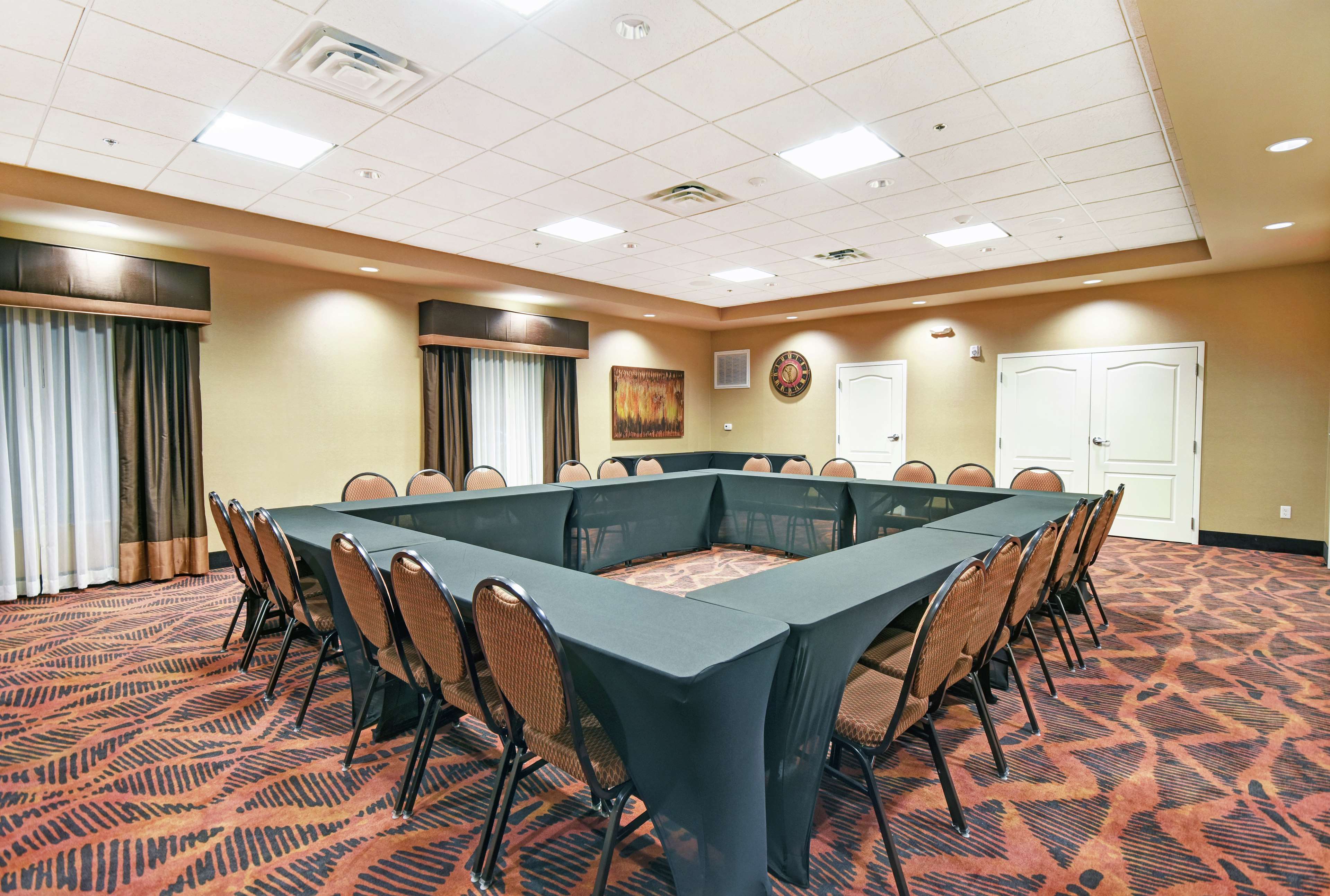 Hampton Inn & Suites Milwaukee Franklin - photo 13