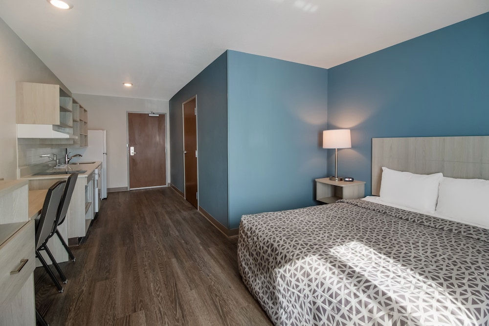 WoodSpring Suites East Lansing University Area - photo 18