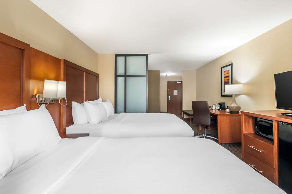 Comfort Suites Manhattan - photo 24