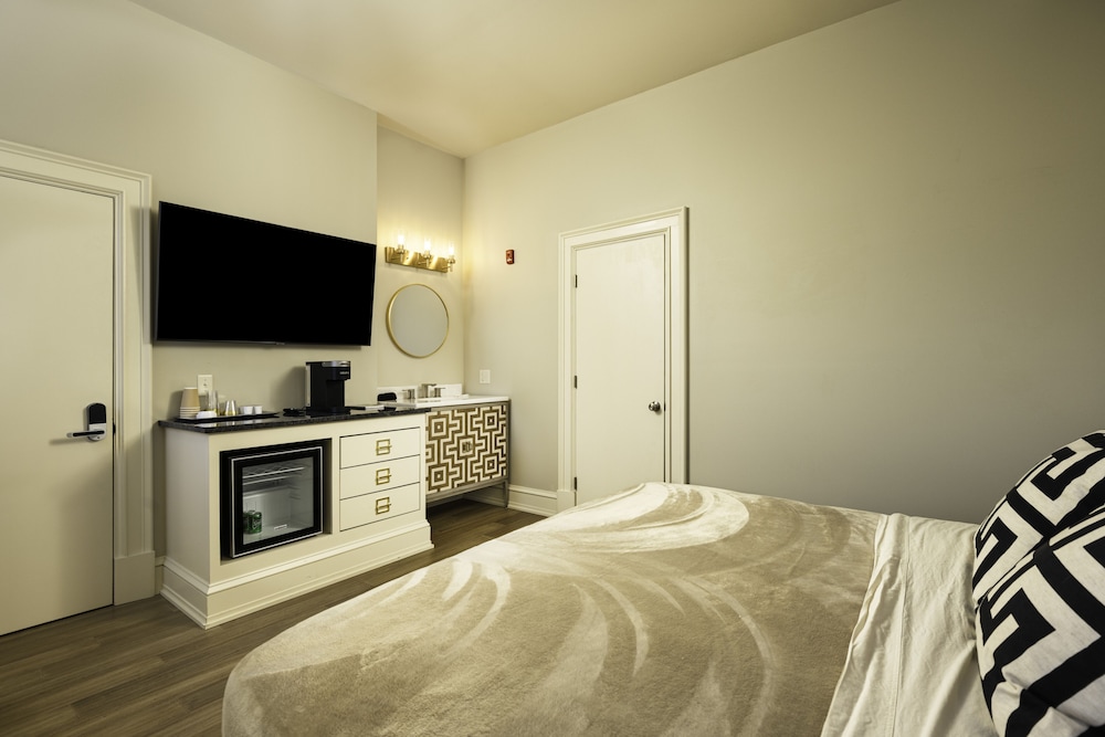 The Edward Hotel - photo 24