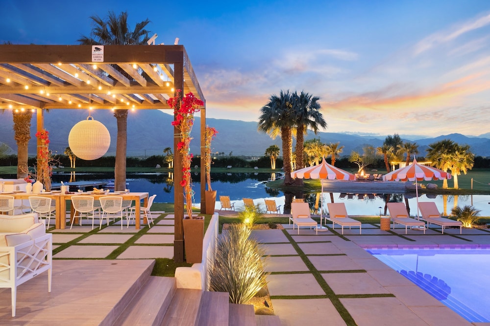 Buena Vista by Avantstay Massive Outdoor Oasis w Pool Spa & Firepit - photo 57