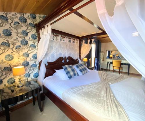 Lomond 5 with Private Hot Tub Fife Loch Leven Lomond Hills Pet Friendly — hotel in Kelty
