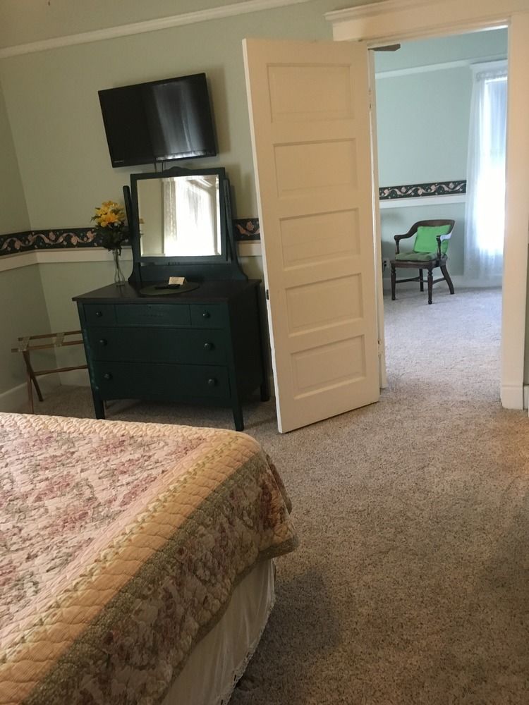 Francie's Inn - photo 27