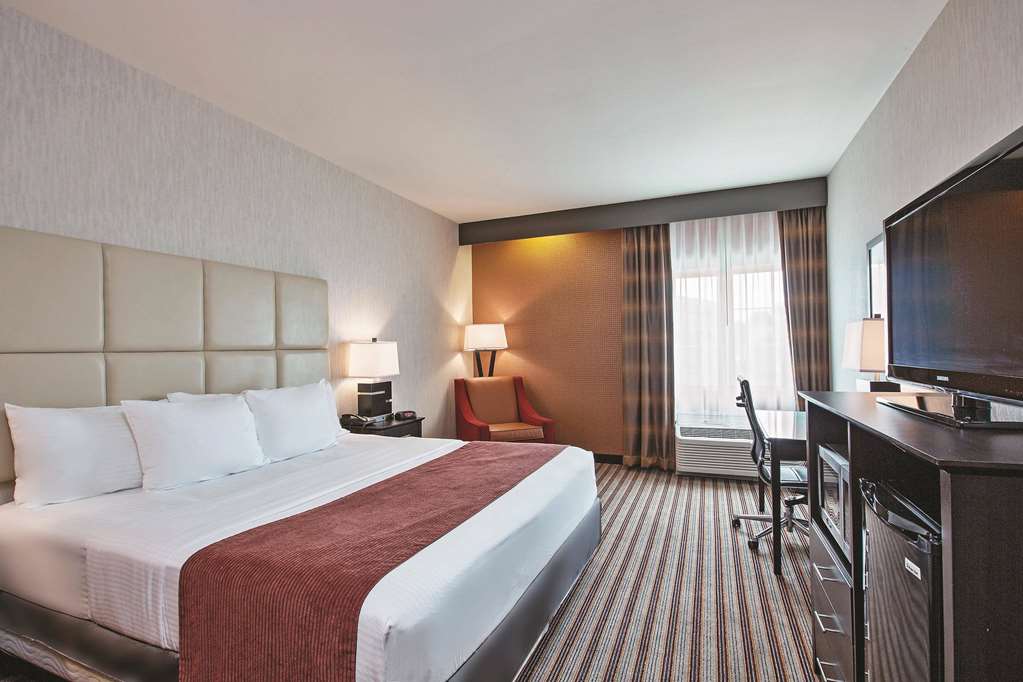 La Quinta Inn & Suites by Wyndham Harrisburg Hershey - photo 12