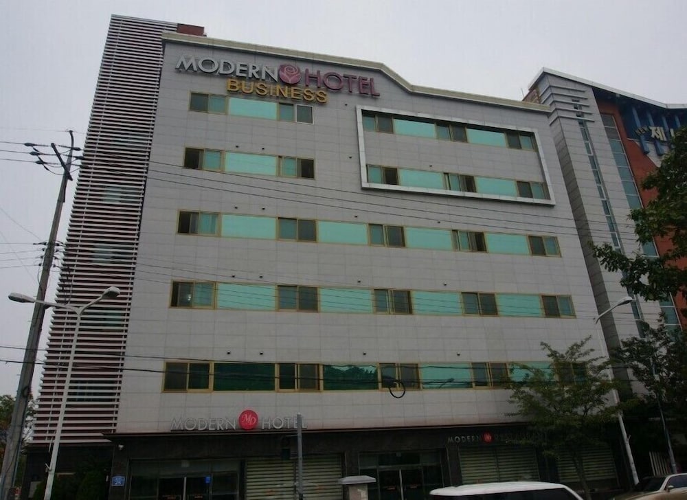 Modern Business Hotel — hotel in Gumi