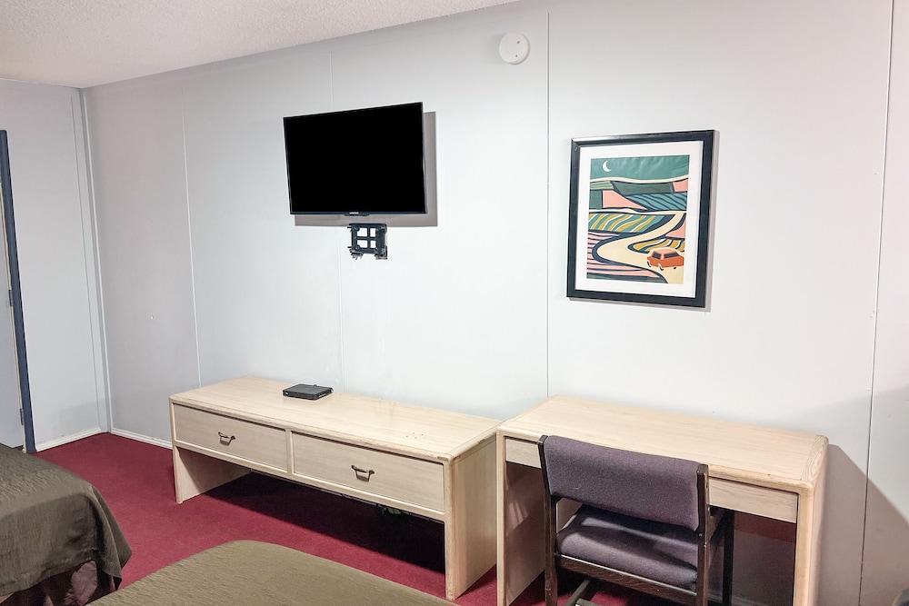 Country Club Inn - photo 11