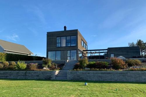 Guestly Homes 4BR Serene Villa with Garden — 4-Star Luxury Hotel in Nykoeping, Sweden