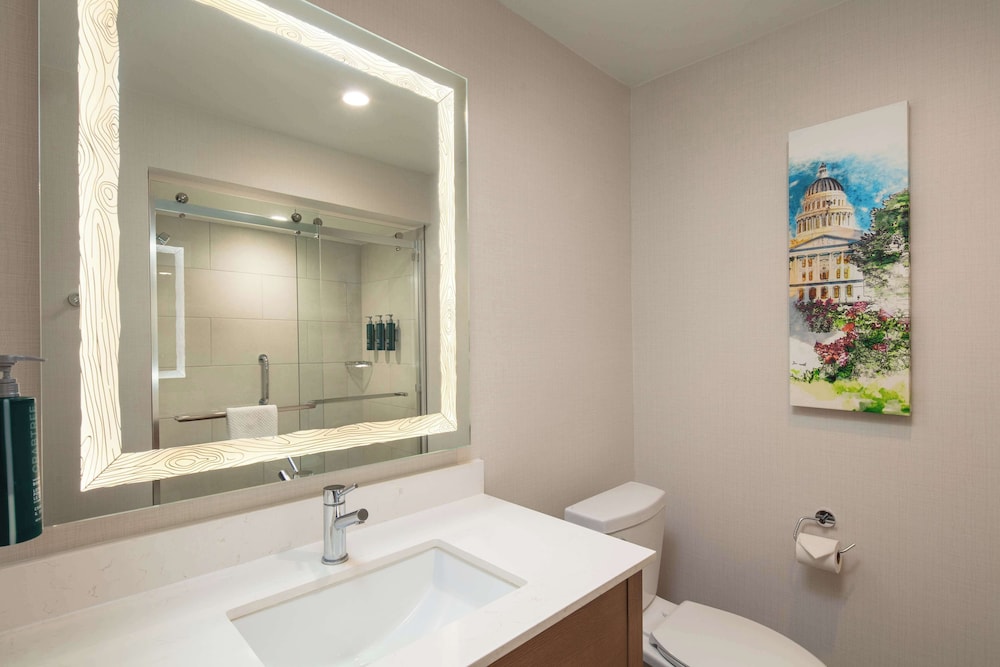 DoubleTree By Hilton Sacramento - photo 18