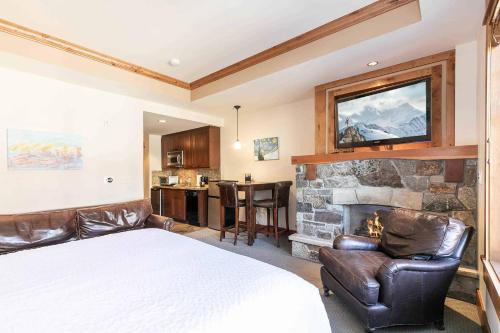 Big Horn Lodge 305 by East West Hospitality — 4-Star Luxury Hotel in Truckee, United States