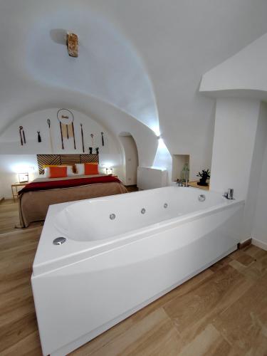La Chianca Jacuzzi & Stone Cozy Apartment Conversano — 4-Star Luxury Hotel in Conversano, Italy