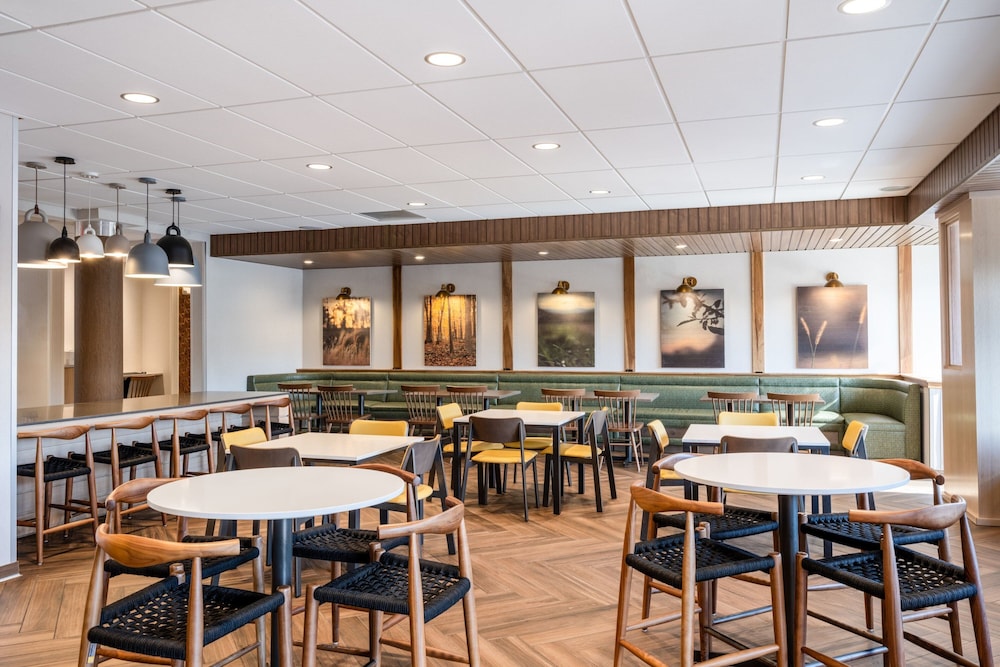 Fairfield Inn & Suites by Marriott Minneapolis North - photo 17