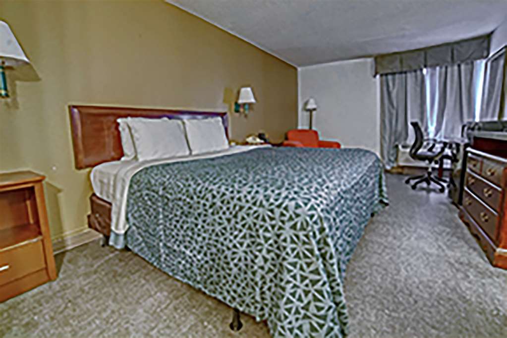 Econo Lodge Raleigh near Walnut Creek Amphitheatre - photo 30