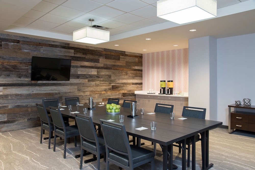 Home2 Suites by Hilton Indianapolis Downtown - photo 24