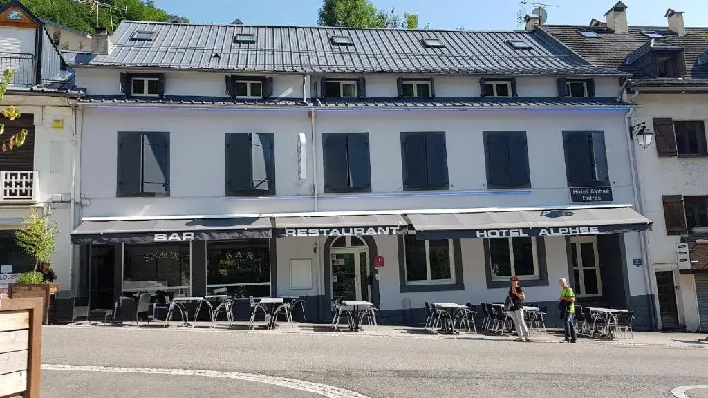 H tel Alph e - carbon neutral hotel in Unknown City