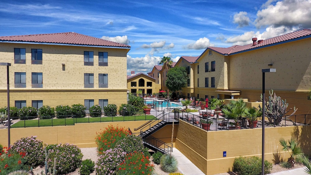 Hampton Inn & Suites Tucson Mall - photo 23