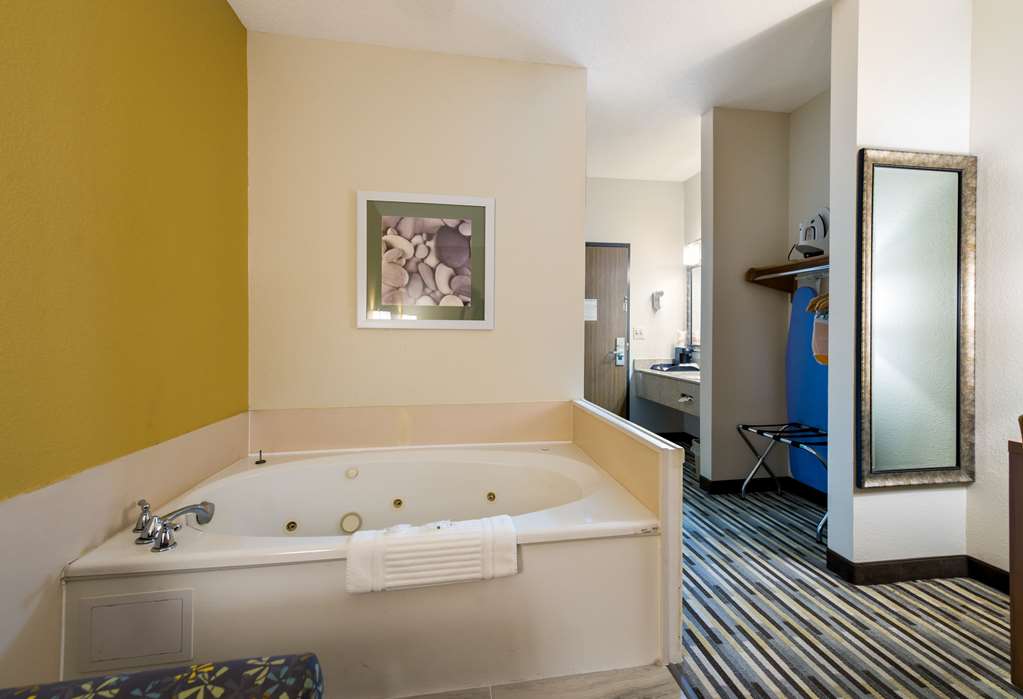 Quality Inn Michigan City South - photo 9