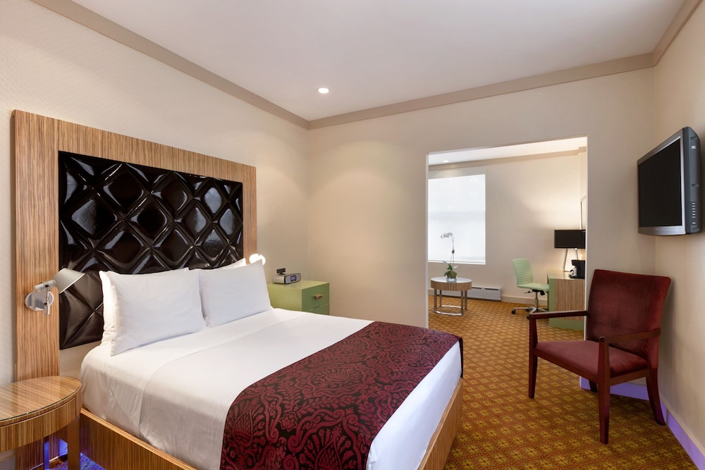 Night Hotel Broadway - photo 31