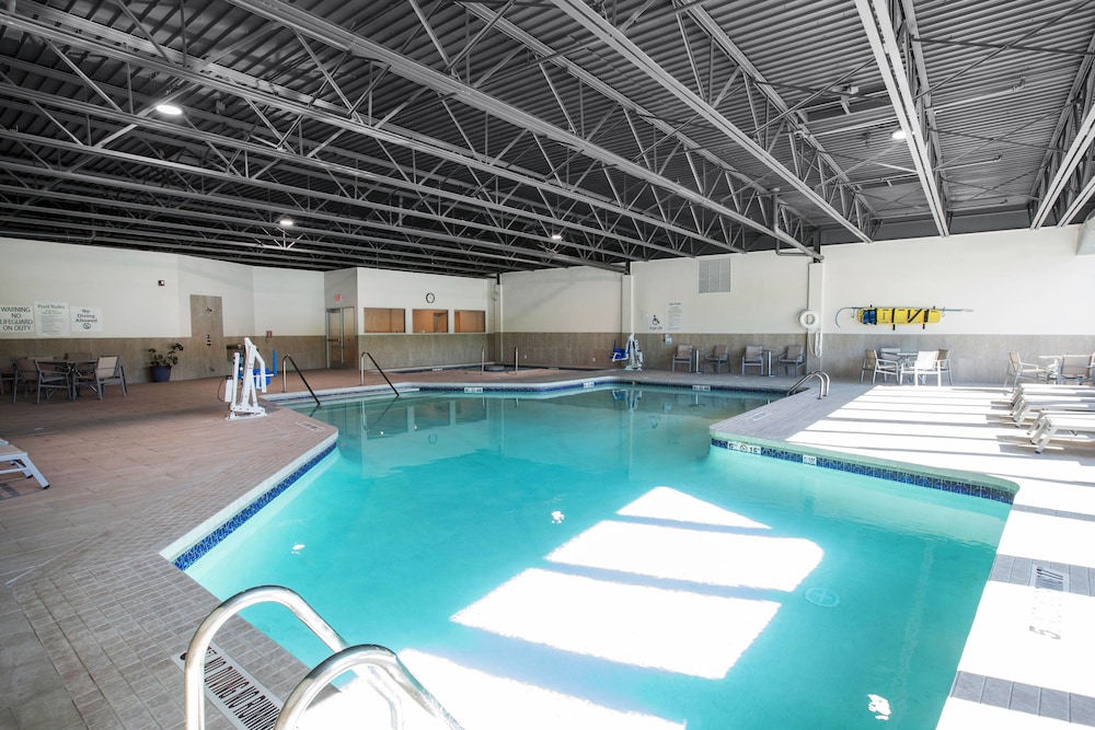 Holiday Inn Express & Suites Ludington by IHG - photo 15