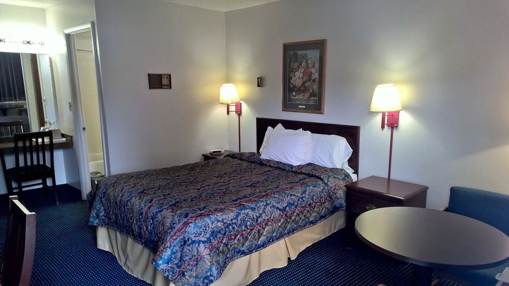 Crossroads Heritage Motel - photo 3