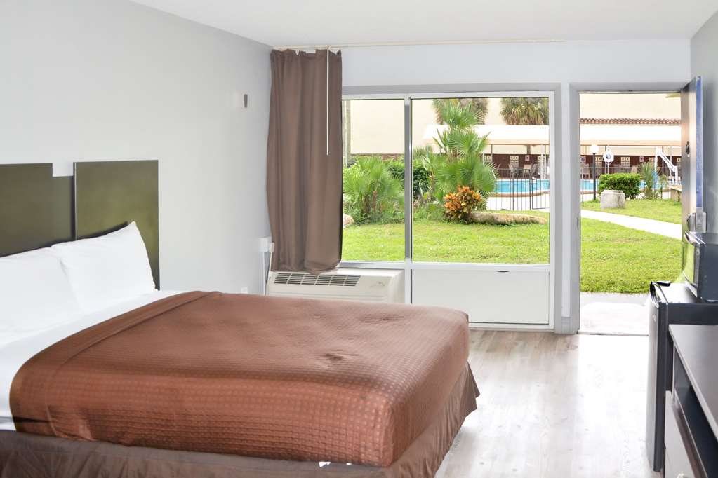 Rodeway Inn Sun City Center - photo 12