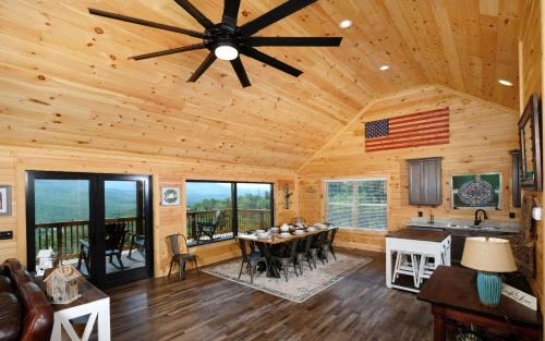 Birdhouse - last minute hotel in Gatlinburg