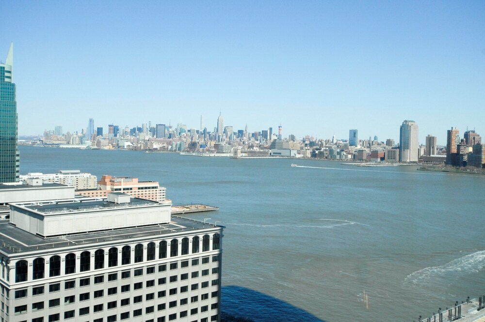 Global Luxury Suites at Exchange - photo 17