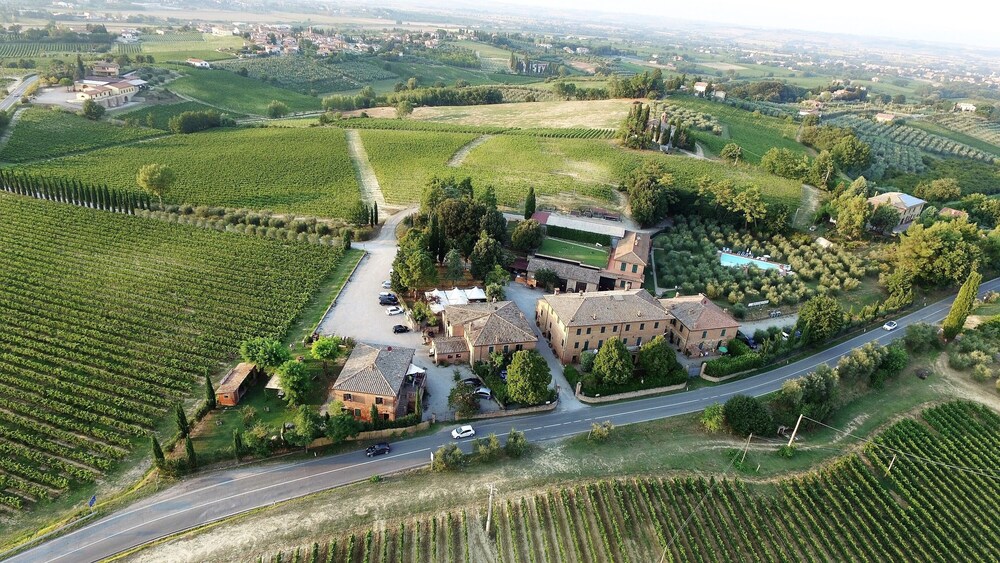 Villa Nottola — 4-Star Luxury Hotel in Montepulciano, Italy