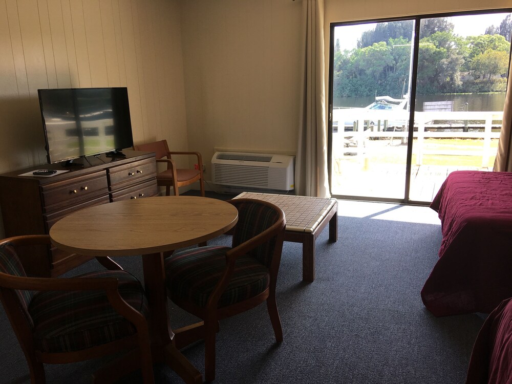 The Rivers Edge Motel - photo 11