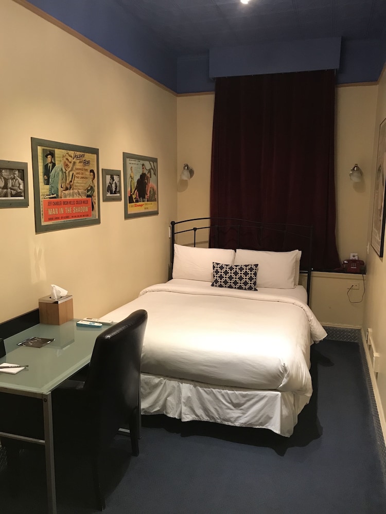 Chelsea Pines Inn - photo 22
