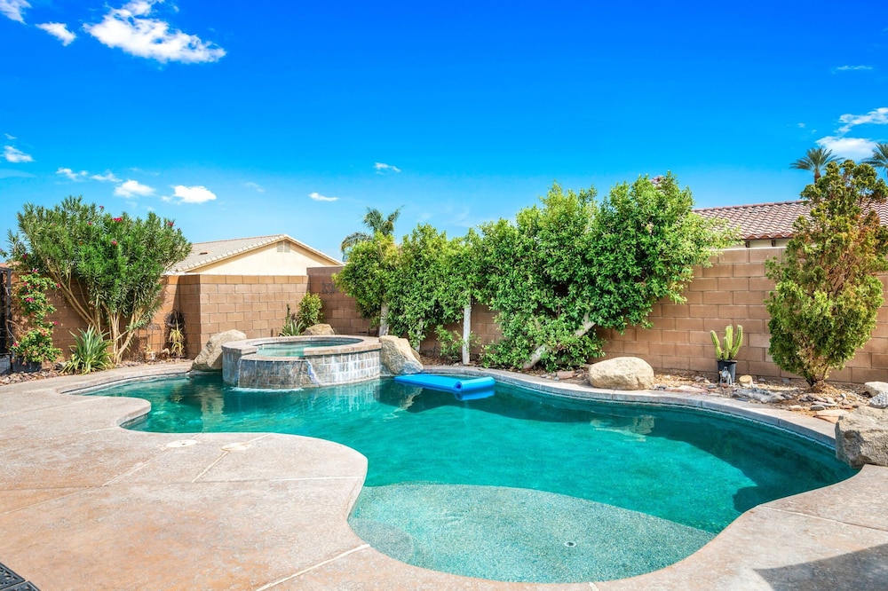 4BR Retro Game Room Theater Pool & Spa - photo 28